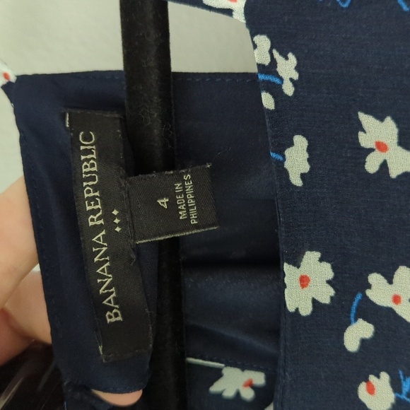 Banana Republic cocktail dress. Women's size 4. Navy floral dress. - Picture 3 of 8